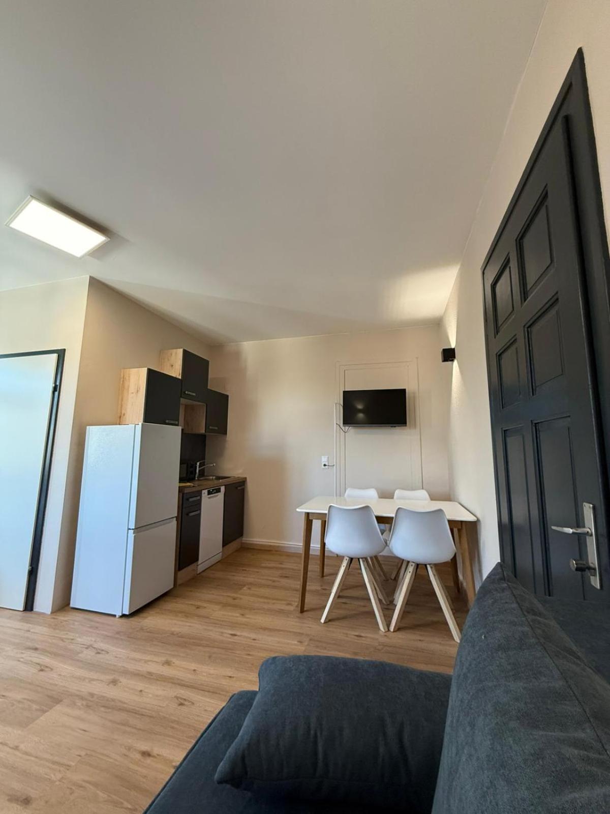 Crown Living Villa Blumenau Studios, Smarttv, Parkplatz Lustenau Kültér fotó